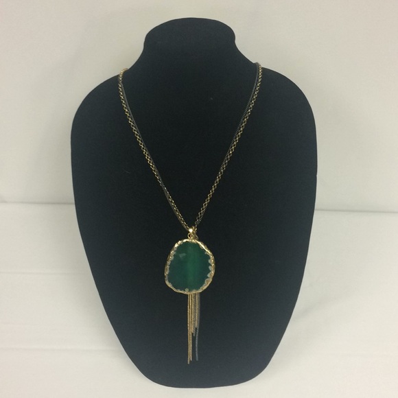 Jewelry - 💰Beautiful Green Stone Necklace
